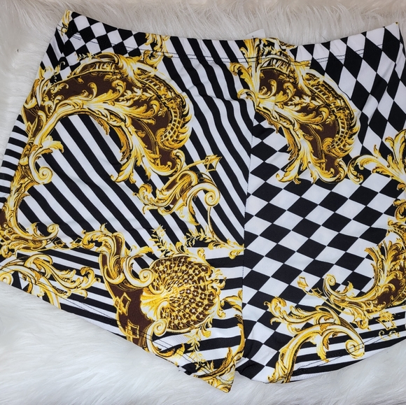 Barocco print collared sleeveless top and shorts - Picture 8 of 8